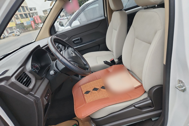 五菱汽车 五菱宏光V 2019款 1.5L劲享版国VI LAR中控内饰19