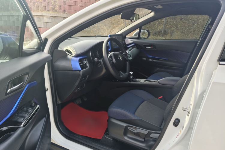 丰田C-HR 2018款 2.0L 领先版 国V中控内饰7002