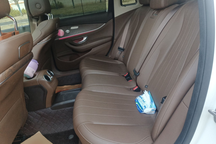 奔驰E级 2016款 E 300 L 时尚型中控内饰21