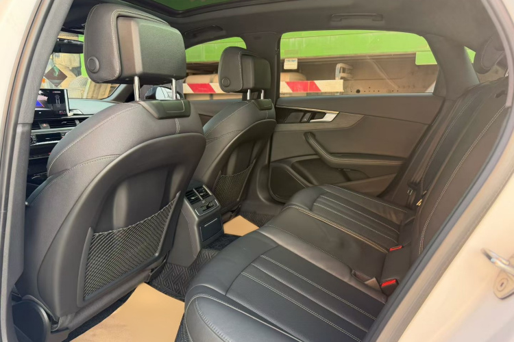 奥迪A4L 2023款 40 TFSI 豪华动感型中控内饰7003