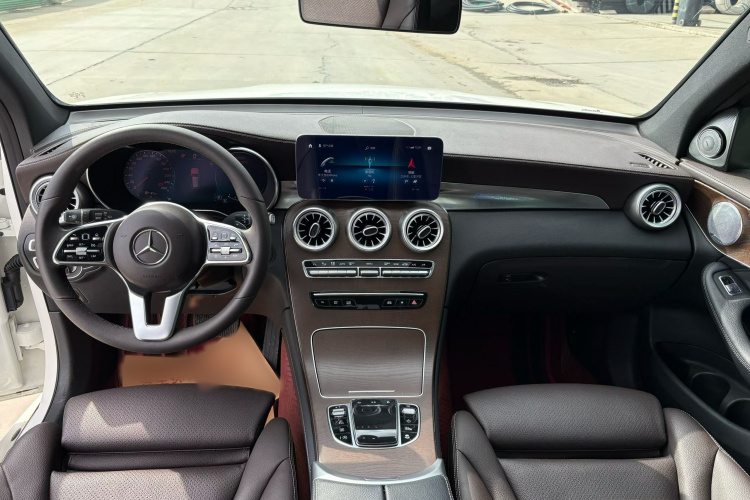 奔驰GLC 2020款 GLC 260 L 4MATIC 豪华型中控内饰7001
