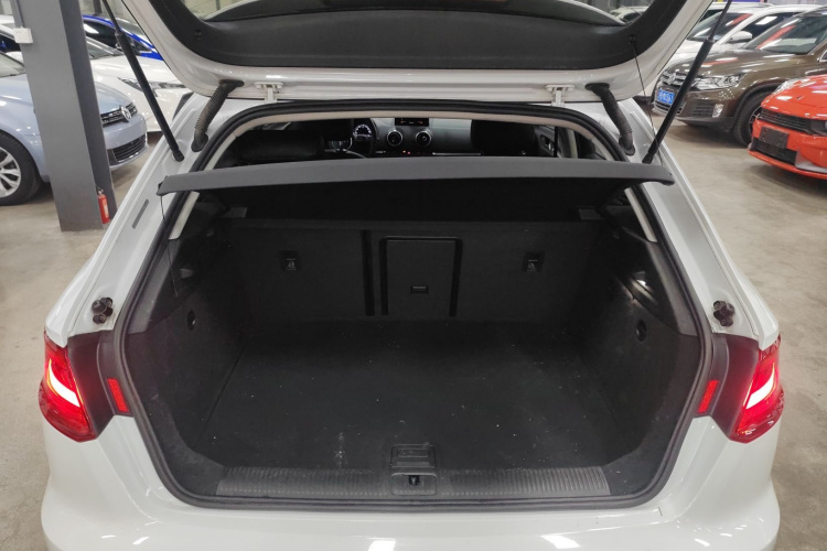 奥迪A3 2015款 Sportback 35 TFSI 百万纪念智领型机舱底盘23