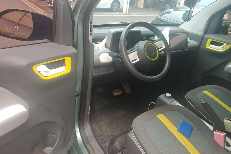 五菱汽车 宏光MINIEV 2022款 GAMEBOY 200km 玩乐款 磷酸铁锂中控内饰7002