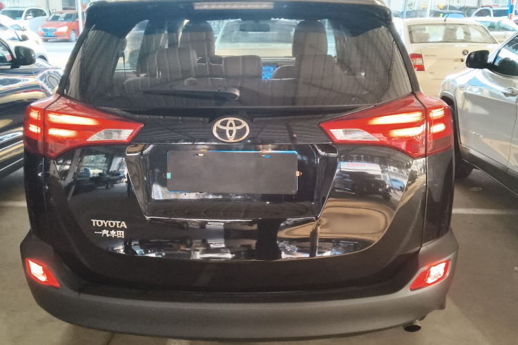 丰田 RAV4荣放 2015款 2.0L CVT两驱都市版车身外观6