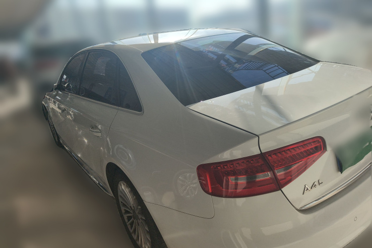 奥迪A4L 2016款 35 TFSI 典藏版 S line舒适型车身外观5