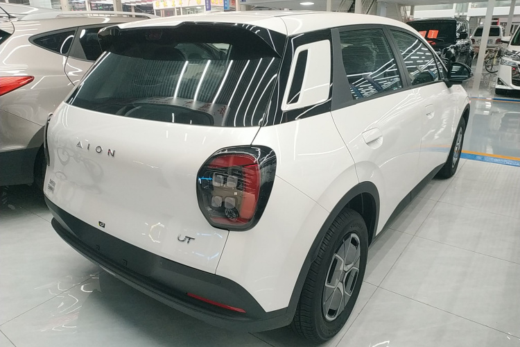 埃安 AION UT 2025款 330星辉版车身外观6005