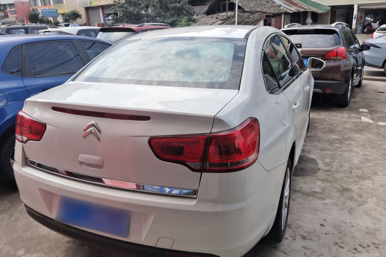 雪铁龙 世嘉 2016款 经典 三厢 1.6L 手动品尚型车身外观6004