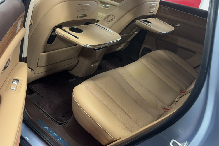 鸿蒙智行 问界M7 2024款 1.5T 后驱Plus版 5座局部细节9004