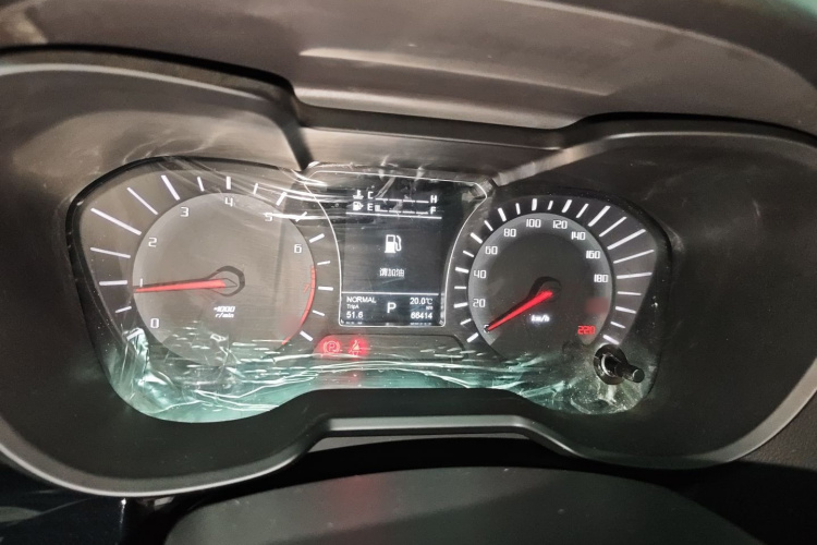 广汽传祺 传祺GS4 2017款 235T 自动两驱豪华智联版局部细节14