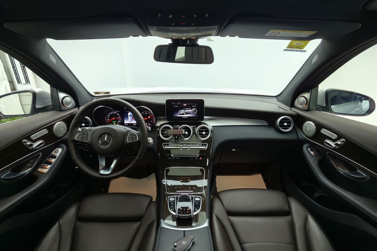 奔驰GLC 2018款 改款 GLC 260 4MATIC 动感型中控内饰7006