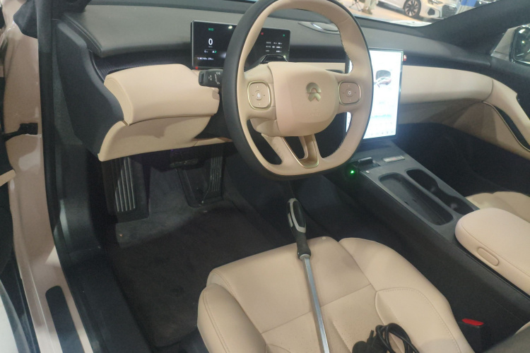 蔚来ET5 2022款 75kWh中控内饰7002