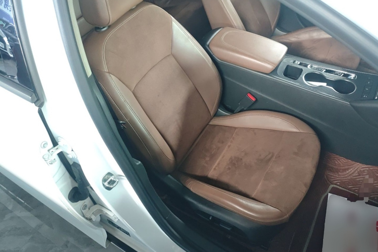 别克 君威 2020款 552T 豪华型中控内饰41