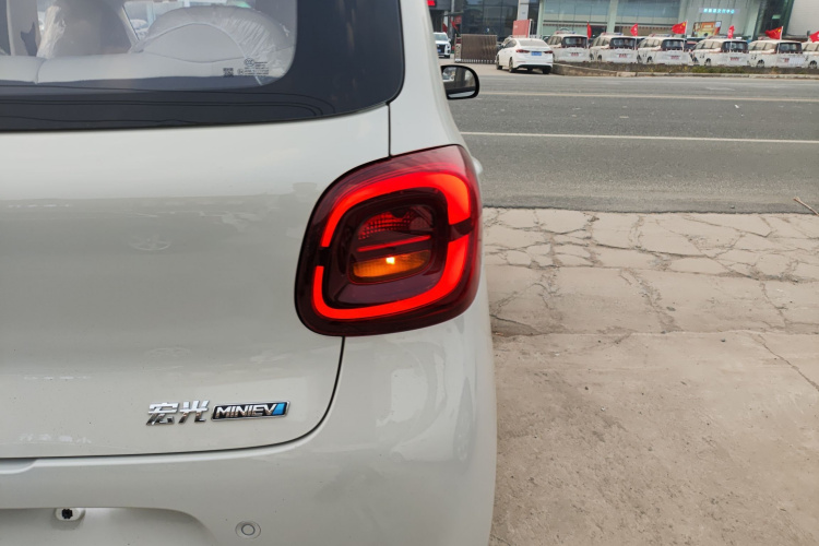 五菱汽车 宏光MINIEV 2025款 四门版 进阶款车身外观9