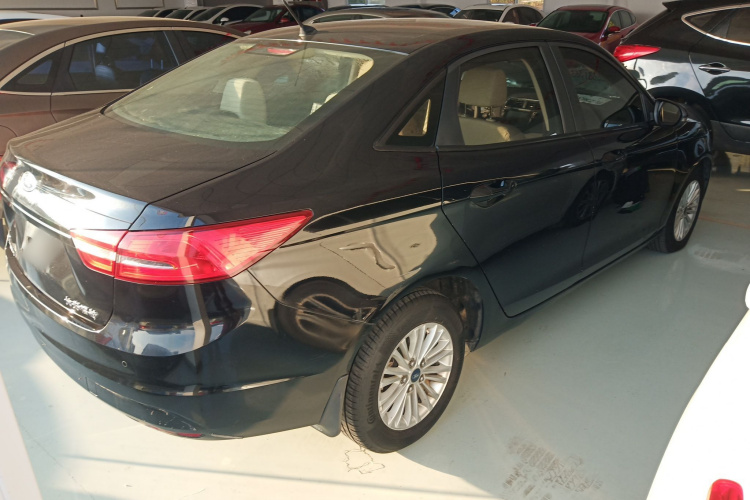 福特 福睿斯 2015款 1.5L 自动舒适型车身外观7