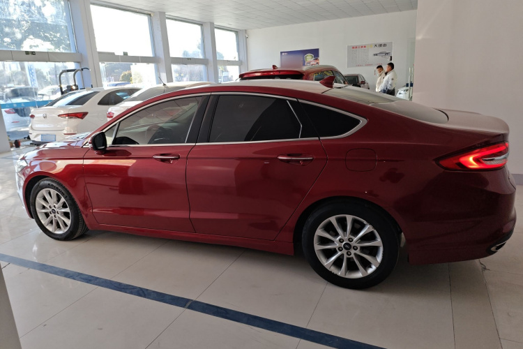 福特 蒙迪欧 2017款 EcoBoost 180 时尚型车身外观4