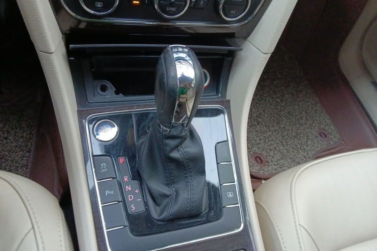 大众 帕萨特 2014款 1.8TSI DSG御尊版局部细节18