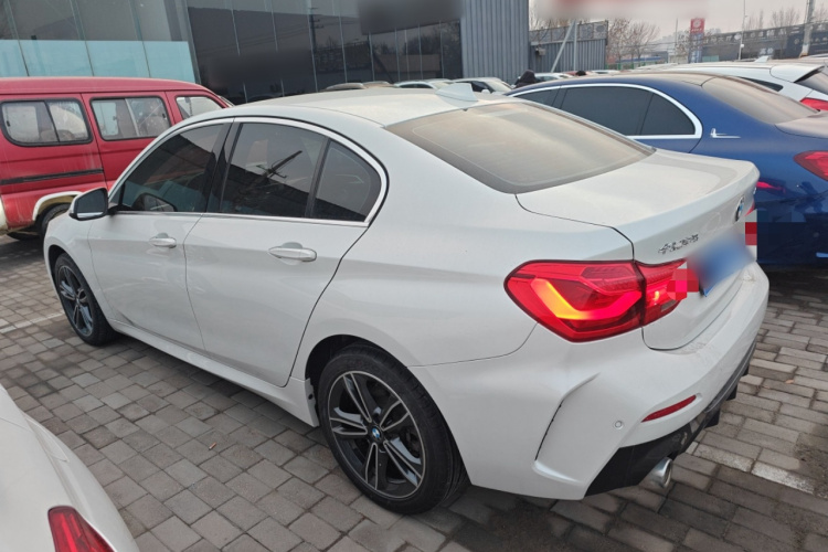 宝马1系 2021款 120i M运动版车身外观4