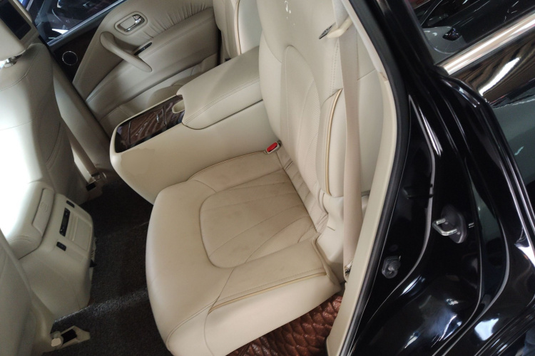 英菲尼迪QX80 2013款 5.6L 4WD中控内饰7004