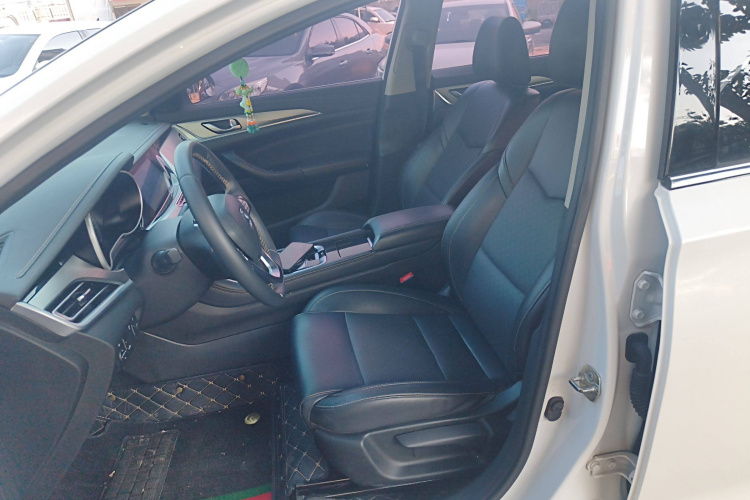 长安 逸动 2019款 高能版 1.6L GDI 自动先锋型 国VI中控内饰19