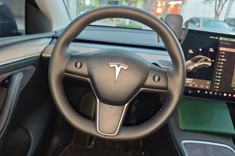 特斯拉 Model Y 2021款 长续航全轮驱动版中控内饰13