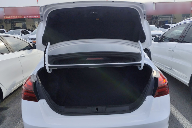 吉利汽车 帝豪 2019款 领军版 1.5L CVT豪华型 国VI机舱底盘23