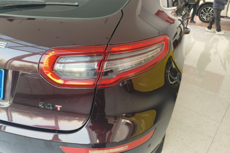 众泰SR9 2017款 2.0T 自动极致之梦版车身外观9