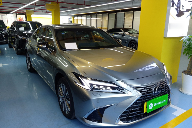 雷克萨斯ES 2025款 200 臻享版车身外观3