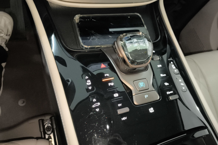 腾势D9 2022款 DM-i 970 四驱旗舰型局部细节18