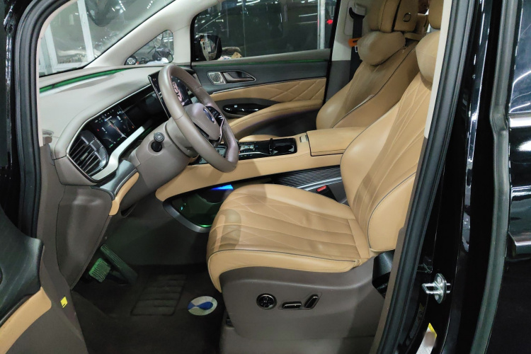 腾势D9 2022款 DM-i 970 四驱旗舰型中控内饰19