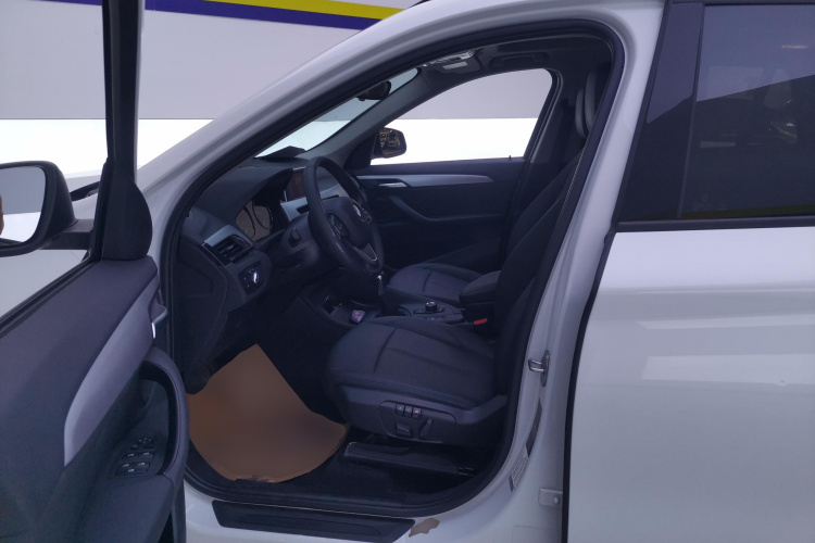 宝马X1 2019款 sDrive18Li 时尚型中控内饰19