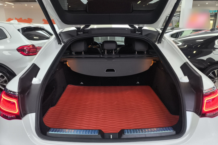 奔驰GLC轿跑 2023款 GLC 260 4MATIC 轿跑SUV机舱底盘23