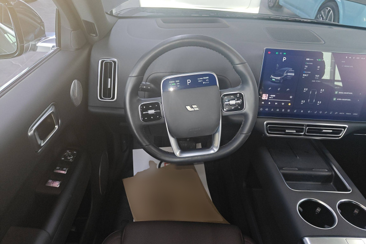理想汽车 理想L8 2023款 Air中控内饰13