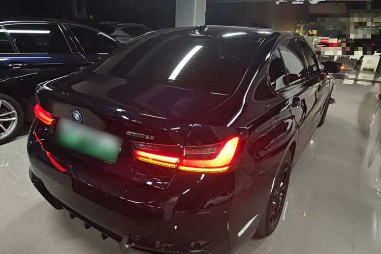 宝马i3 2024款 eDrive 35 L车身外观7