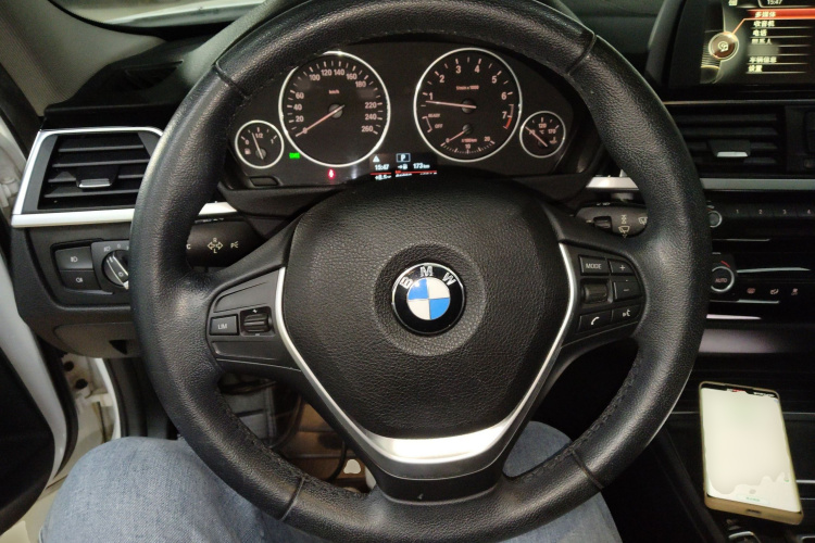 宝马3系 2016款 316Li 时尚型中控内饰13