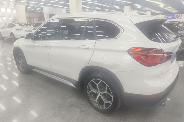 宝马X1 2019款 sDrive18Li 尊享型车身外观4