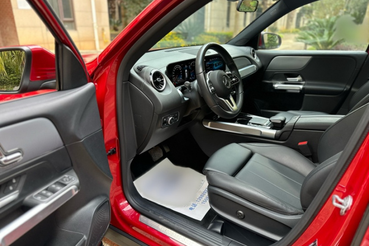 奔驰GLB 2023款 改款 GLB 200 时尚型中控内饰7013