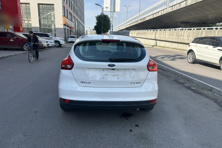 福特 福克斯 2017款 两厢 1.6L 自动风尚型智行版车身外观6003