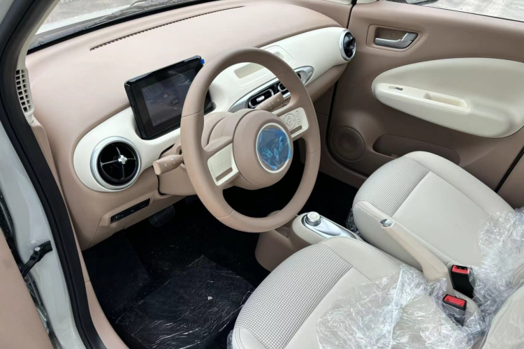 五菱汽车 宏光MINIEV 2025款 四门版 进阶款中控内饰7005