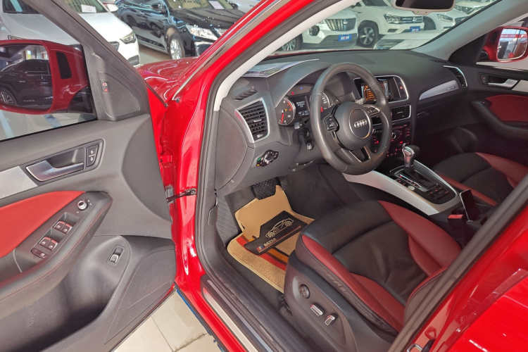 奥迪Q5 2017款 Plus 40 TFSI 技术型中控内饰20