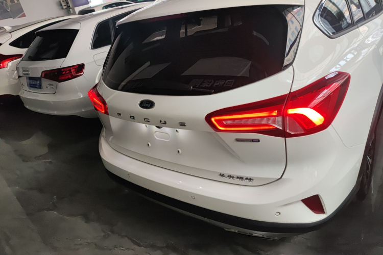 福特 福克斯 2021款 猎装版 EcoBoost 180 自动猎潮型车身外观6004