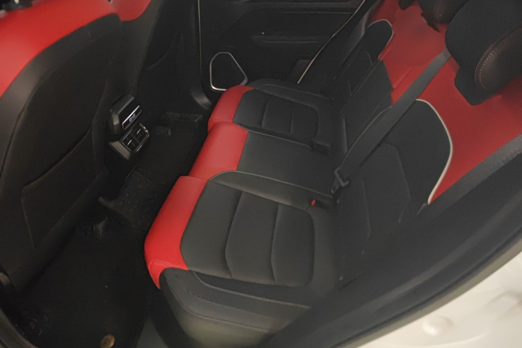 吉利汽车 吉利icon 2020款 1.5TD i9 BSG中控内饰7004