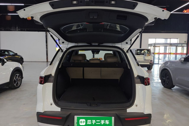 比亚迪 宋Pro新能源 2025款 第二代 DM-i 75KM领先型机舱底盘23