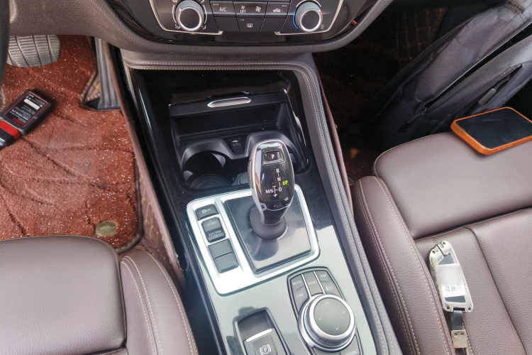 宝马1系 2022款 125i M运动曜夜版局部细节18