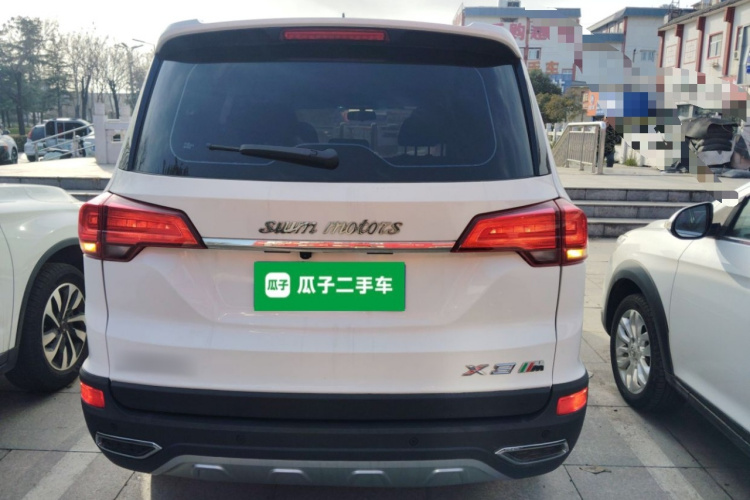 SWM斯威汽车 SWM斯威X3 2020款 1.5L 手动超值型 7座车身外观6