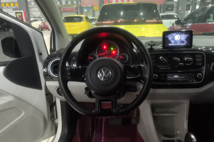 大众up! 2015款 1.0L high up!中控内饰13