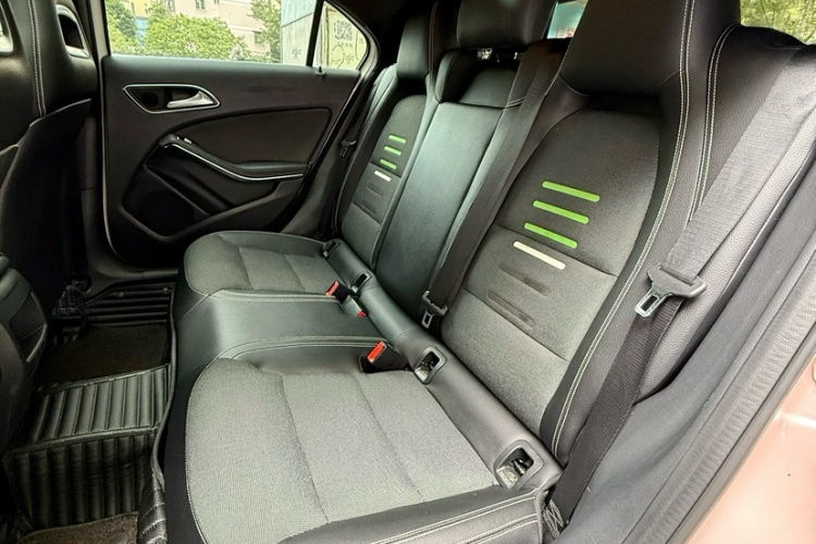 奔驰A级(进口) 2016款 A 180中控内饰7005