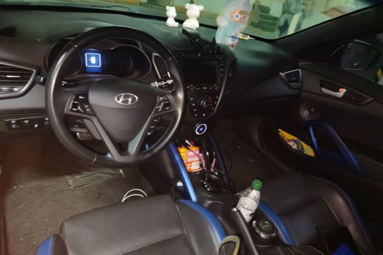 现代 Veloster飞思 2015款 1.6T 自动豪华版中控内饰12