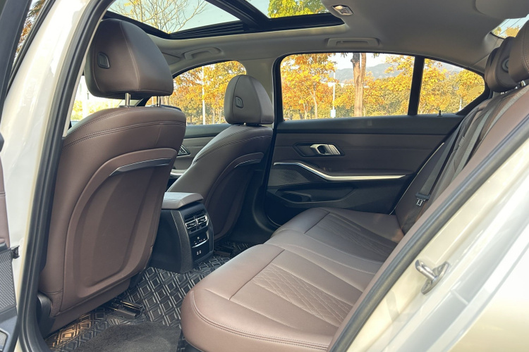 宝马3系 2023款 325Li M运动套装中控内饰7003