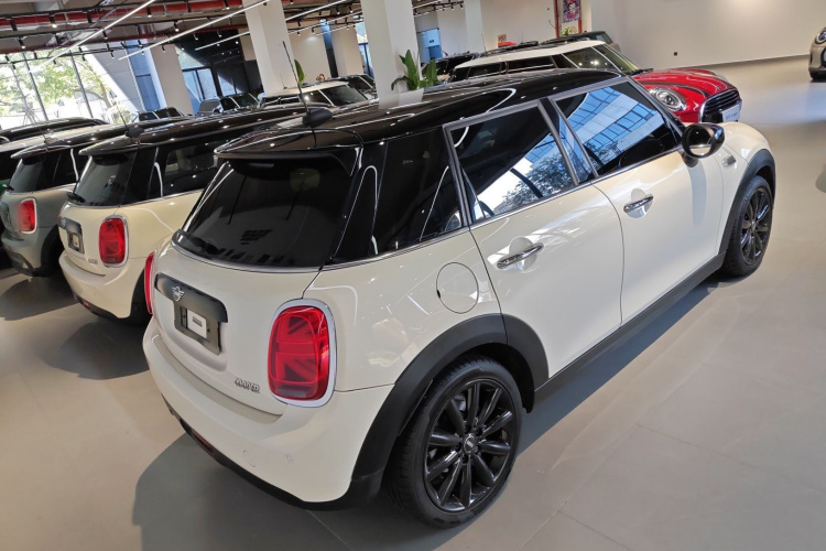 MINI 2021款 1.5T COOPER 艺术家 五门版车身外观7