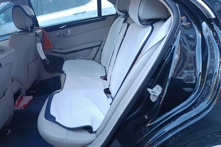 奔驰E级 2014款 E 260 L 运动型中控内饰21